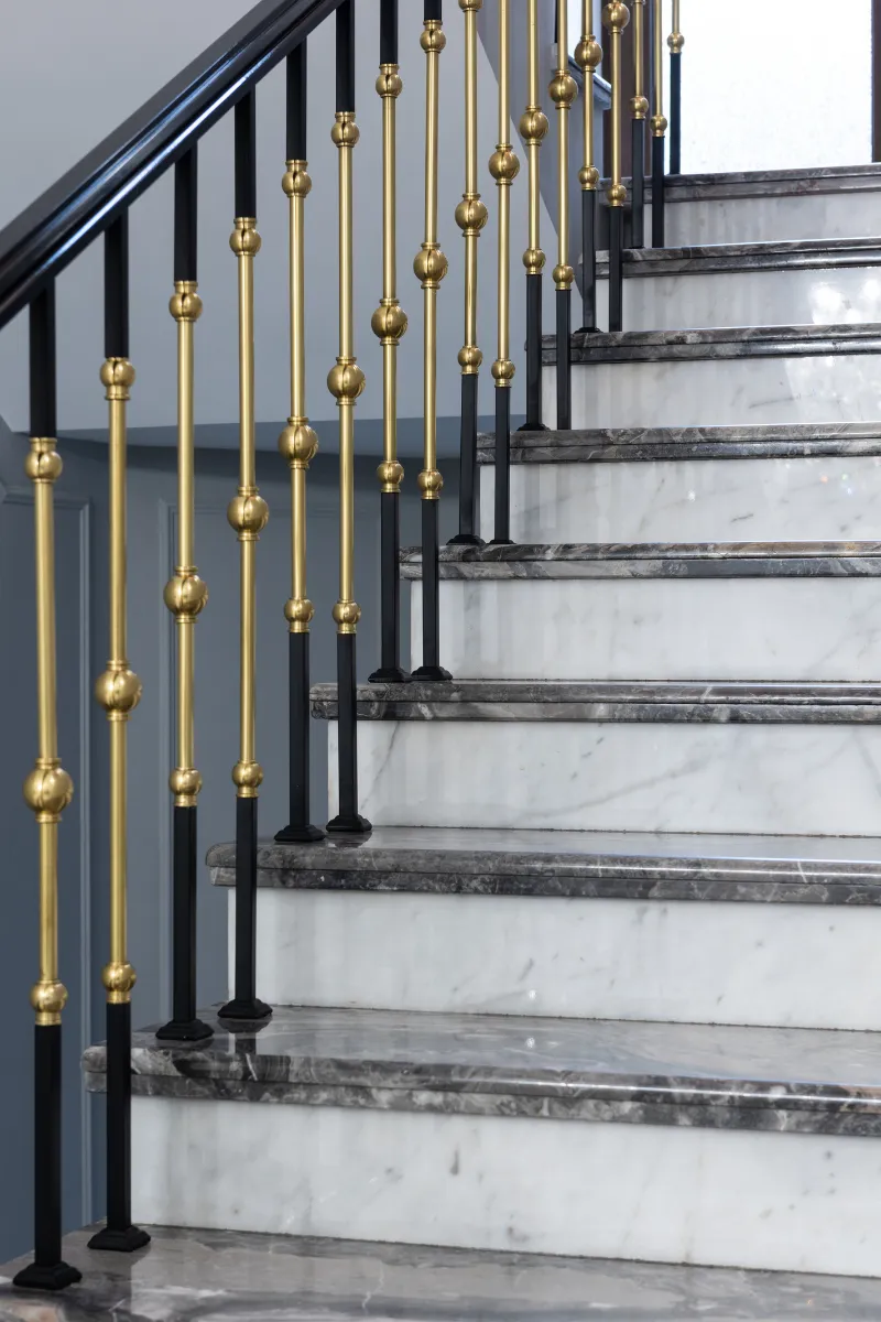 Escaleras metálicas en Ciudad Juárez