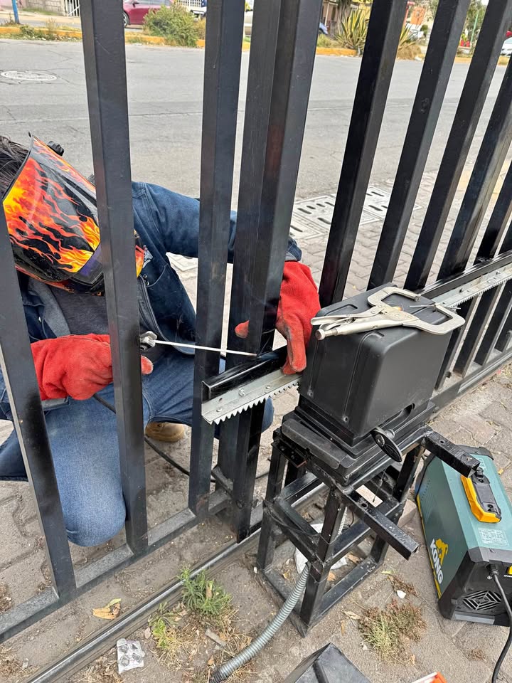 instalación de portones automáticos de herrería en Ciudad juárez
